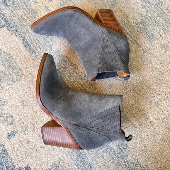 MARC FISHER GRAY SUEDE WESTERN SNIP TOE CHELSEA ANKLE BOOTIE STACKED HEEL 8.5 - Picture 10 of 10